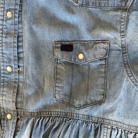 *NWT* FREE PEOPLE Dylan Babydoll Ruffle Buttondown in Chambray — XS - Picture 3 of 9